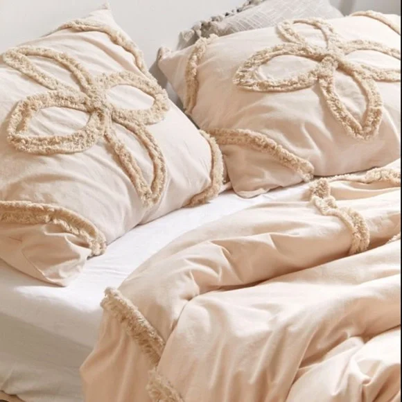 UO Stassia Feathered Trim Sham Set in Pale Pink - Picture 3 of 3